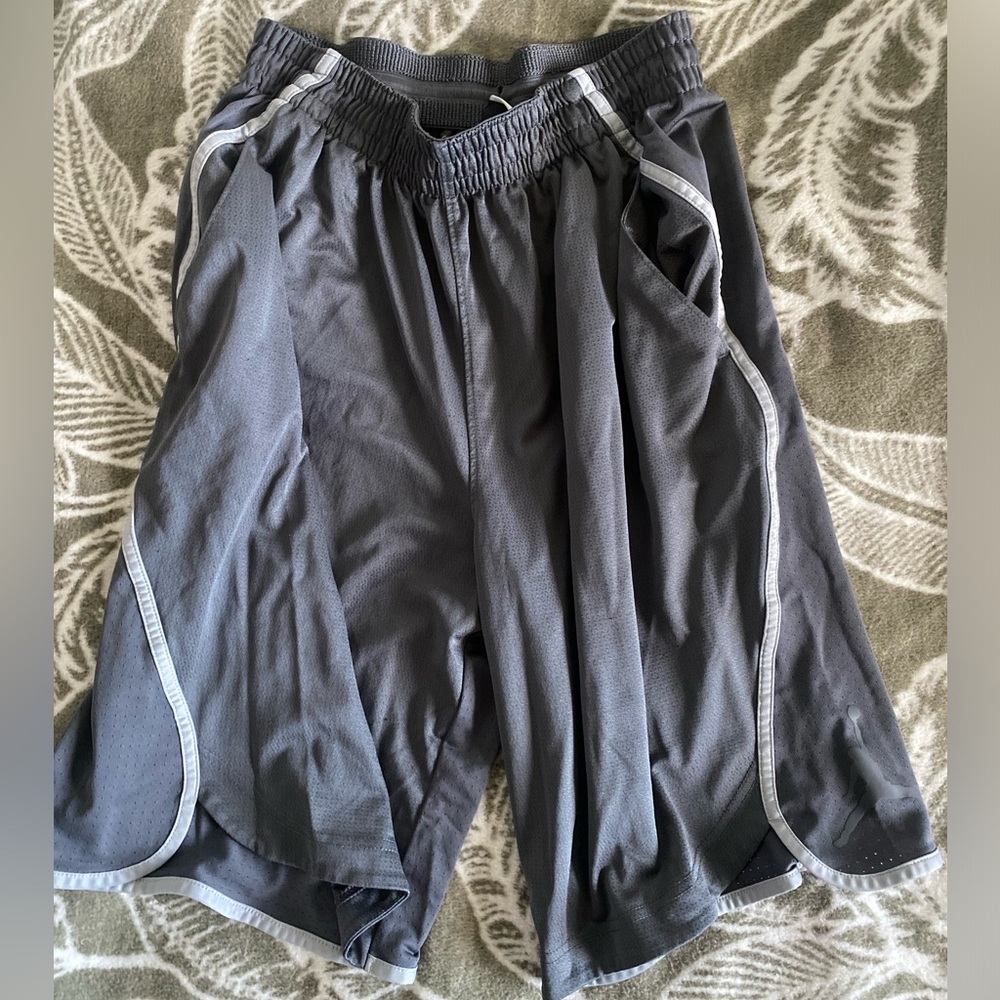 Jordan basketball shorts grey men’s large